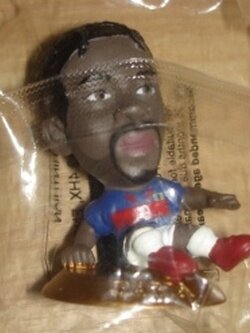 ตุ๊กตาโมเดลนักฟุตบอล ล.ซาฮา ทีมชาติฝรั่งเศส โครินเธียน ไมโครสตาร์ - Kicker 2004 Gold Base - MC2661 ใหม่ / L.SAHA FRANCE National Football Team Corinthian MicroStars Football Figure - Kicker 2004 Gold Base - MC2661 NEW