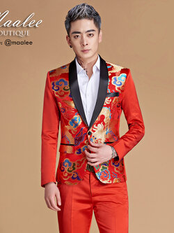 พร้อมเช่า ชุดสูทชาย สไตล์จีน สีแดง ปกทักซิโด้ดำ ผ้าแพรลายมังกร