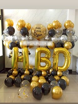 ลูกโป่ง วันเกิด Bubble ขนาด 36" กลิตเตอร์สีทอง 1 ลูก พร้อม ช่อลูกโป่งสีโครเมี่ยม ช่อ 7 ลูก 10 ช่อ,ฟอยล์ตัวอักษร 40" ตั้งฐาน 3 ชิ้น,ลูกโป่งโปรยพื้น 30 ลูก Theme สีดำ-ทองโครเมี่ยม พร้อมตกแต่ง สามารถเปลี่ยนสีลูกโป่ง/เปลี่ยนข้อความ/เปลี่ยนขนาดได้