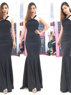 พร้อมเช่า ชุดเดรส คล้องคอ ทรงหางปลา ผ้า glitter ระยิบระยับ สีดำ