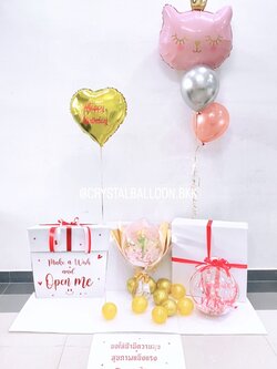 Happy Birthday Surprise Box กล่องเซอร์ไพรส์วันเกิด พร้อม ช่อลูกโป่งฟอยล์แมวใหญ่ 1 ช่อ พร้อม ช่อลูกโป่งดอกไม้ 1 ช่อ พร้อมตกแต่ง Bubble ขนาด 18" ตั้งฐาน,สามารถใส่เงิน,สามารถใส่รูปได้ 3 ใบ สามารถเปลี่ยนสีลูกโป่ง/เปลี่ยนข้อความได้