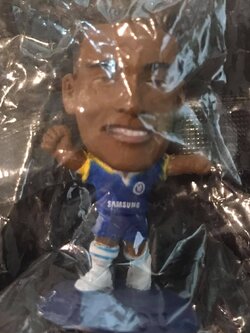 ตุ๊กตาโมเดลนักฟุตบอล ซ.คาลู สโมสรเชลซี โครินเธียน ไมโครสตาร์ - EPL 08/09 Series 17/2008 Blue Base - MC11648 ใหม่ / S.KALOU CHELSEA Football Club Corinthian MicroStars Football Figure - EPL 08/09 Series 17/2008 Blue Base - MC11648 NEW