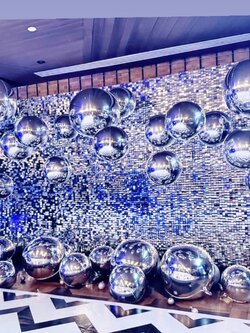 Shimmer Wall, Floating Silver ORBZ ขนาด 3 เมตร ฟอยล์กลม ขนาด 18" 10 ลูก แบบลม,ฟอยล์กลม ขนาด 24" 5 ลูก แบบลม พร้อมตกแต่ง ฟอยล์กลม ขนาด 18" 14 ลูก แบบลอย,ฟอยล์กลม ขนาด 24" 4 ลูก แบบลอย สามารถเปลี่ยนสีลูกโป่งได้