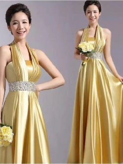 พร้อมเช่า ชุดราตรียาว เกาะอก แบบเก๋คล้องคอ สีทอง กระโปรงทรงเอ ประดับเลื่อมช่วงเอว