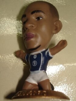 ตุ๊กตาโมเดลนักฟุตบอล อาเดรียโน่ ทีมชาติบราซิล โครินเธียน ไมโครสตาร์ - Collector's Set 5/2006 Gold Base - MC4605 ใหม่ / ADRIANO BRAZIL National Football Team Corinthian MicroStars Football Figure - Collector's Set 5/2006 Gold Base - MC 4605 NEW