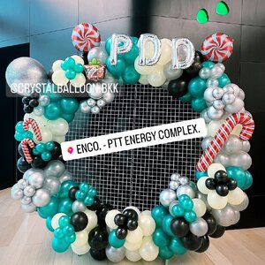 Organic Backdrop Theme Christmas โครงกลม ขนาด 2x2 พร้อม ฟอยล์ตัวอักษร 16" 3 ตัวอักษร พร้อมตกแต่ง สามารถเปลี่ยนสีลูกโป่ง/เปลี่ยนสี-ฟอยล์ตัวอักษร/เปลี่ยนฟอยล์ตกแต่งได้