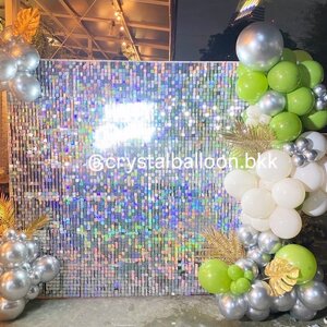 Organic Backdrop ฉากวิบวับ สีเงิน ขนาด 2x2 เมตร พร้อม ป้ายตัวอักษร Happy Birthday ไฟ,ใบไม้ประดับ Theme เขียว - เงิน พร้อมตกแต่ง สามารถเปลี่ยนสีลูกโป่งได้