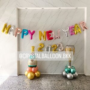 ลูกโป่ง New Year ฟอยล์ตัวอักษร ขนาด 16" 16 ตัวอักษร คละสี พร้อมตกแต่ง ฟอยล์ขวดไวน์ ตั้งฐาน 1 ชิ้น,ฟอยล์แก้วไวน์ ตั้งฐาน 1 ชิ้น สามารถเปลี่ยนสีลูกโป่ง/เปลี่ยนฟอยล์ตกแต่งได้