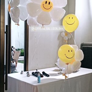 ลูกโป่ง วันเกิดเด็ก Theme ดอกเดซี่ 4 ดอก พร้อม ลูกโป่ง หน้ายิ้ม ตั้งวางเดี่ยว 1 ลูก พร้อมตกเเต่ง สามารถเปลี่ยนสีลูกโป่ง/เปลี่ยนฟอยล์ตกแต่งได้