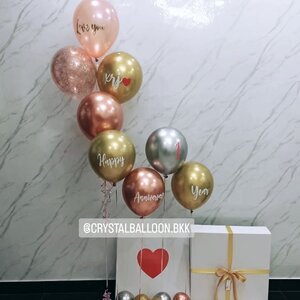 Surprise Box วันครบรอบ Theme สีชมพู-ทอง พร้อมตกแต่ง ช่อลูกโป่ง 5 ลูก 1 ช่อ,ลูกโป่งใส ใส่กลิตเตอร์,สามารถใส่รูปได้ 2 ใบ สามารถเปลี่ยนสีลูกโป่ง/เปลี่ยนข้อความได้