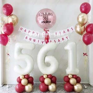 ลูกโป่ง วันครบรอบ Bubble ขนาด 24" กลิตเตอร์สีแดง พร้อม ช่อลูกโป่ง ช่อ 7 ลูก 2 ช่อ , ป้ายธง 23 อักษร , ฟอยล์ตัวเลข ขนาด 40" สีแซน ตั้งฐาน 3 ชิ้น Theme แดง - ทอง - ขาว พร้อมตกแต่ง สามารถเปลี่ยนสีลูกโป่งได้