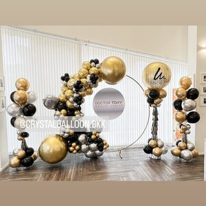 Organic Backdrop เปิดร้าน โครงกลม ขนาด 2x2 เมตร พร้อม ป้ายวงกลม ขนาด 80 ซม. 1 ชิ้น,เสาช่อลูกโป่ง 10 ลูก 2 เสา พร้อม เสาลูกโป่ง Bubble ขนาด 36" กลิตเตอร์ทอง 1 เสา พร้อมตกแต่ง สามารถเปลี่ยนสีลูกโป่ง/เปลี่ยนข้อความได้