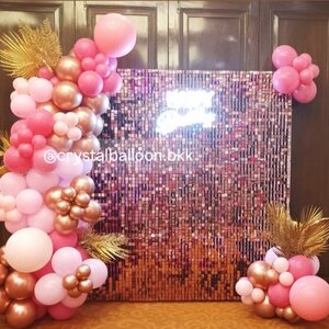 Organic Backdrop ฉากวิบวับ สีชมพู ขนาด 2x2 เมตร พร้อม ป้ายตัวอักษร Happy Birthday ไฟ,ใบไม้ประดับ Theme ชมพู พร้อมตกแต่ง สามารถเปลี่ยนสีลูกโป่งได้