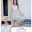 Pre-order เดรสขาว พรีเวดดิ้ง หน้าสั้นหลังยาว แขนกุด ลายดอกไม้เขียว เรียบหรู