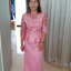 พร้อมเช่า ชุดเดรส แม่เจ้าสาวลูกไม้ สีชมพูกลีบบัว แต่งระบายสวย