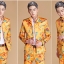 พร้อมเช่า ชุดสูทจีนชาย สีเหลืองทอง พิมพ์ลายกราฟฟิก สไตล์จีน *ไม่มีเสื้อกั๊ก*