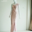 พร้อมเช่า ชุดเดรส เดรสไหล่เดียว เนื้อไหม ไหล่จับเดรป ผ่าหน้าขา สีชมพู