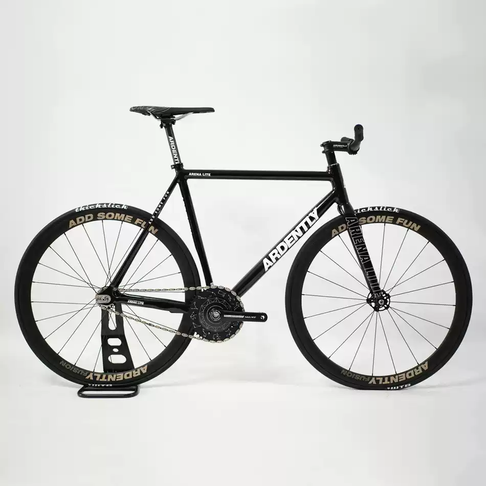 จักรยาน ARDENTLY ARENA LITE 6069 — Fixed Gear สนามแข่ง น้ำหนักเบา ปั่นแรง ดีไซน์สปอร์ตจัดเต็ม | โครงอลูมิเนียม 6069 | ล้อ 700C