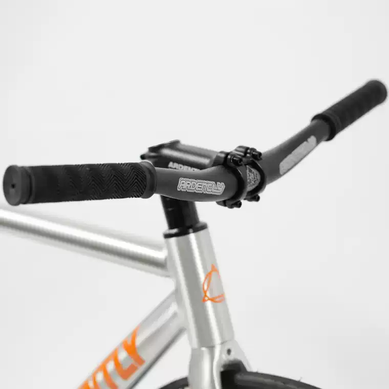 จักรยาน ARDENTLY ARENA LITE 6069 — Fixed Gear สนามแข่ง น้ำหนักเบา ปั่นแรง ดีไซน์สปอร์ตจัดเต็ม | โครงอลูมิเนียม 6069 | ล้อ 700C